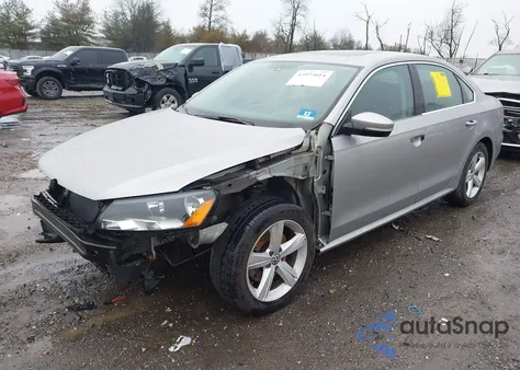 2013 Volkswagen Passat 2.5L Se из США, поврежденный, VIN 1VWBP7A36DC010409